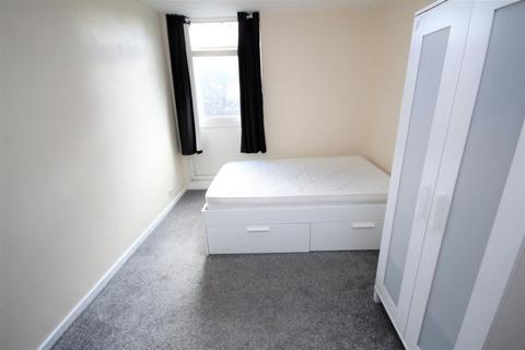 1 bedroom in a house share to rent, Pelter Street, London E2