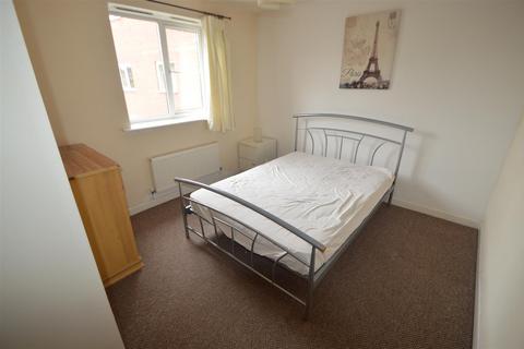 2 bedroom flat to rent, Chorlton Road, Manchester M15