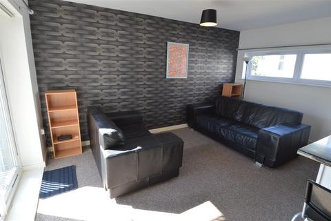 2 bedroom flat to rent, Rook Street, Manchester M15