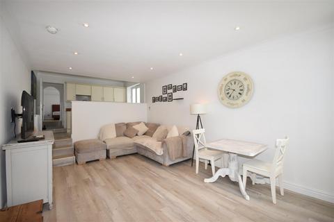 1 bedroom flat to rent, Pier Road, Seaview, PO34 5BL
