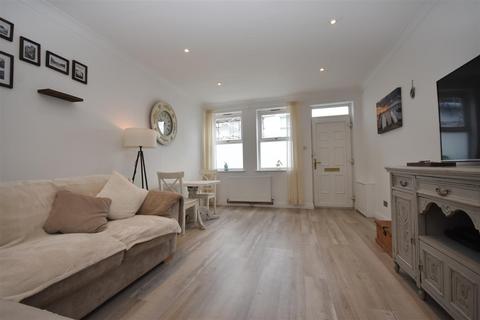 1 bedroom flat to rent, Pier Road, Seaview, PO34 5BL