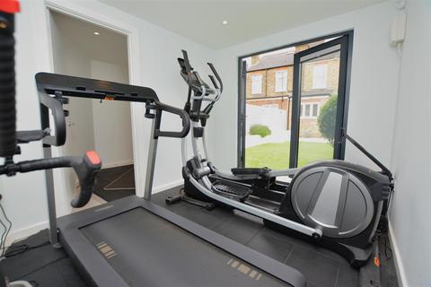 3 Cavendish Road, London, SW19 2ET