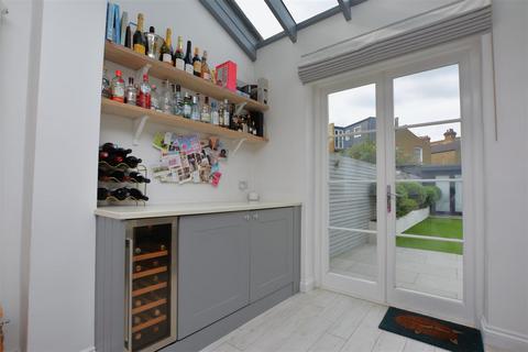 3 Cavendish Road, London, SW19 2ET