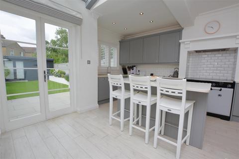 3 Cavendish Road, London, SW19 2ET