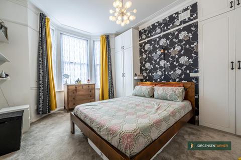 2 bedroom flat for sale, Garden Flat, Portnall Road, London