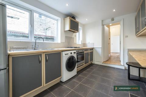 1 bedroom flat for sale, Beautiful Garden Flat, Third Avenue, W10 4RS