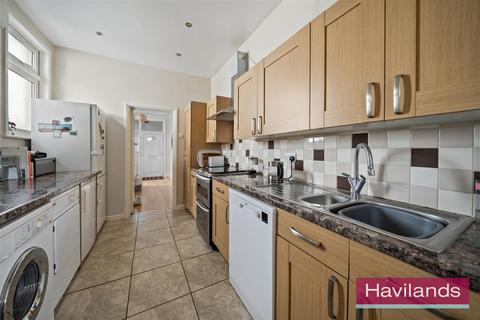 3 bedroom semi-detached house for sale, Colne Road, London