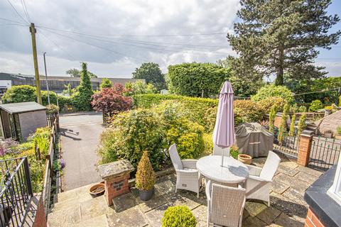 16 Picknalls Avenue, Uttoxeter, ST14 7QN