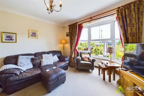 16 Picknalls Avenue, Uttoxeter, ST14 7QN