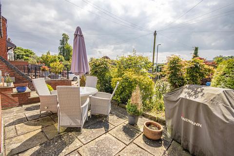 16 Picknalls Avenue, Uttoxeter, ST14 7QN