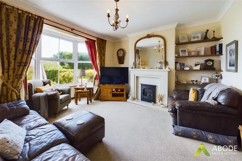 16 Picknalls Avenue, Uttoxeter, ST14 7QN