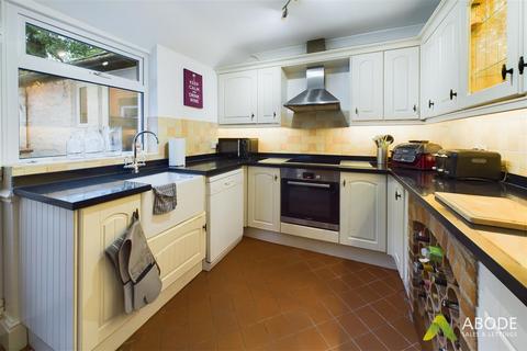 16 Picknalls Avenue, Uttoxeter, ST14 7QN