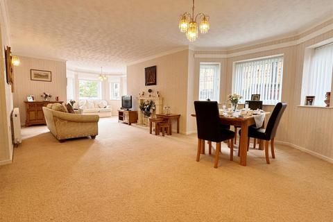 2 bedroom apartment for sale, Princes Court, Clifton Drive North, Lytham St Annes