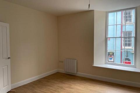 2 bedroom flat to rent, Victoria Place, Haverfordwest