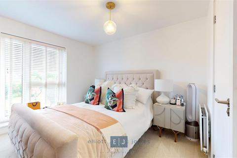 2 bedroom apartment for sale, Luna Court, Loughton IG10