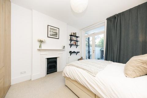 2 bedroom flat to rent, Latchmere Road, SW11