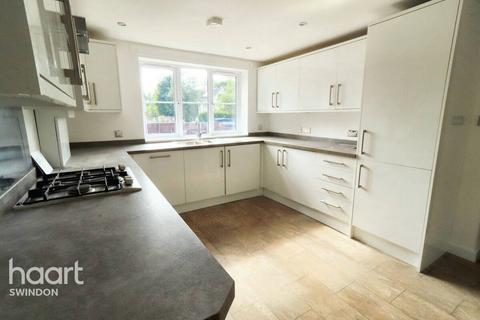 4 bedroom detached house for sale, Station Road, Swindon