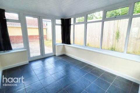 4 bedroom detached house for sale, Station Road, Swindon