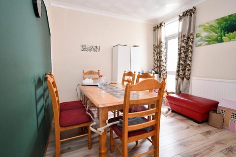 4 bedroom terraced house to rent, Winter Avenue, London,  E6