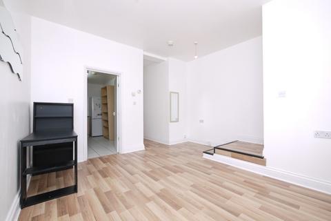 2 bedroom apartment to rent, Brooksbank Street, London,  E9