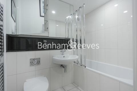 2 bedroom apartment to rent, Hamilton house, St Georges Wharf SW8