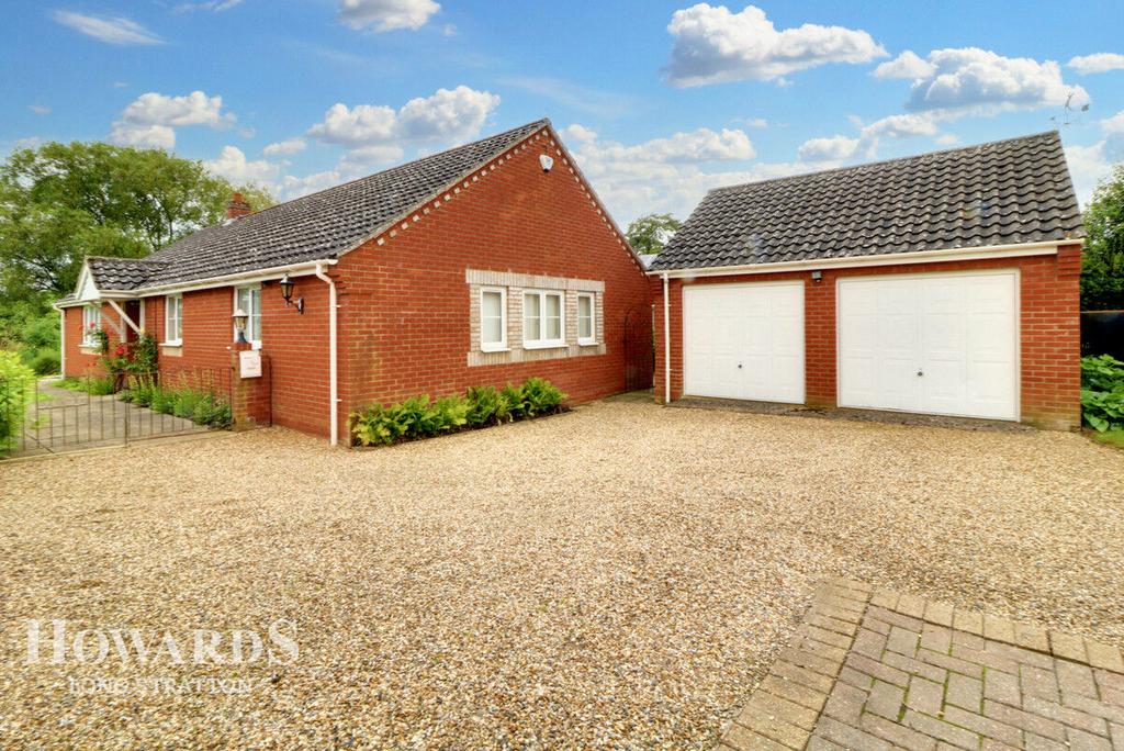 The Street, Hapton 3 bed bungalow for sale £400,000