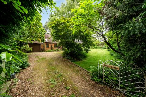 3 bedroom bungalow for sale, Watling Street, Little Brickhill, Milton Keynes, Buckinghamshire, MK17