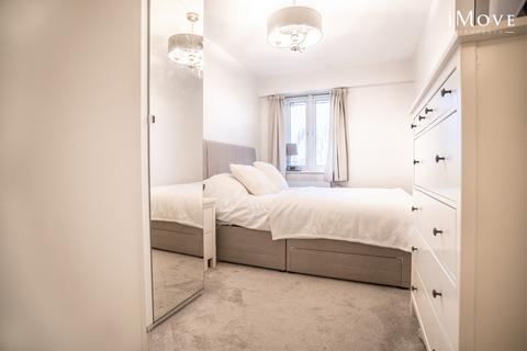 2 bedroom flat for sale, Grange Road, London SE19