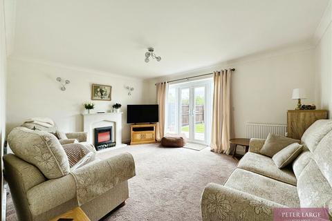 4 bedroom detached house for sale, 19 Golygfa Clwyd, Rhyl, Denbighshire LL18 4FN