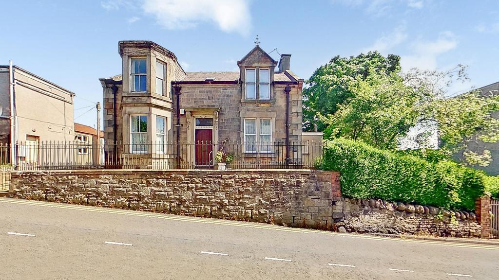 Strathbrock Place, Broxburn, EH52 3 bed detached house for sale £105,000