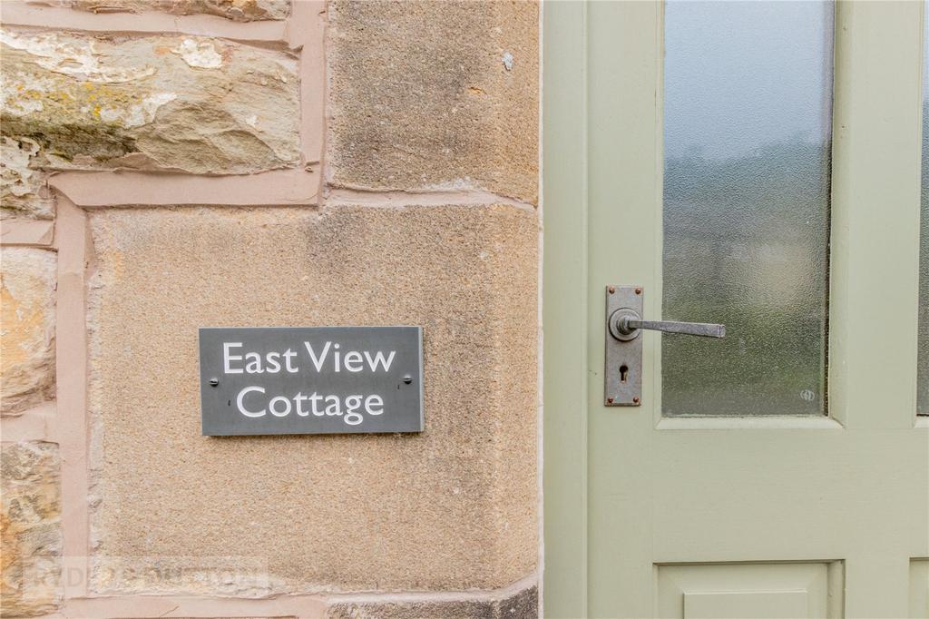 Saddleworth Fold, Uppermill... 3 bed end of terrace house for sale £