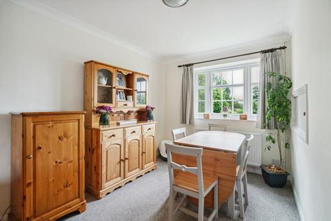 2 bedroom maisonette for sale, Little Orchard Close, Pinner, HA5