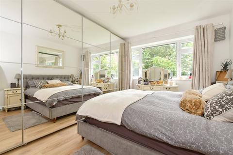 2 bedroom ground floor maisonette for sale, Top House Rise, Chingford