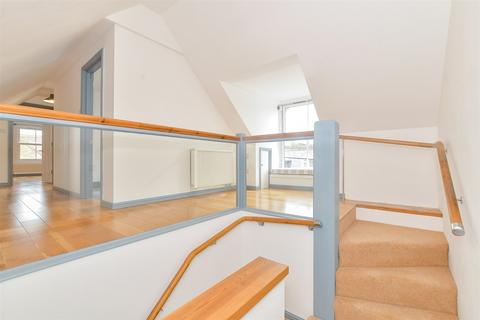 2 bedroom flat for sale, The Broadway, Totland Bay, Isle of Wight