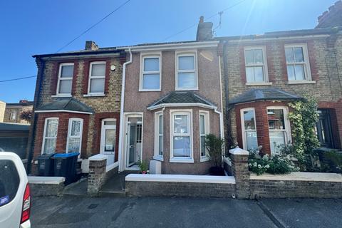 3 bedroom terraced house to rent, St. Davids Road Ramsgate CT11