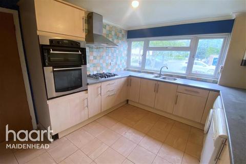 3 bedroom terraced house to rent, Woodburn Manor Park