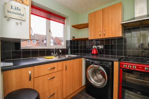 2 bedroom terraced house to rent, Smith Avenue, Leicester, LE4