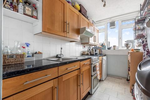 2 bedroom flat to rent, Felsham Road Putney SW15