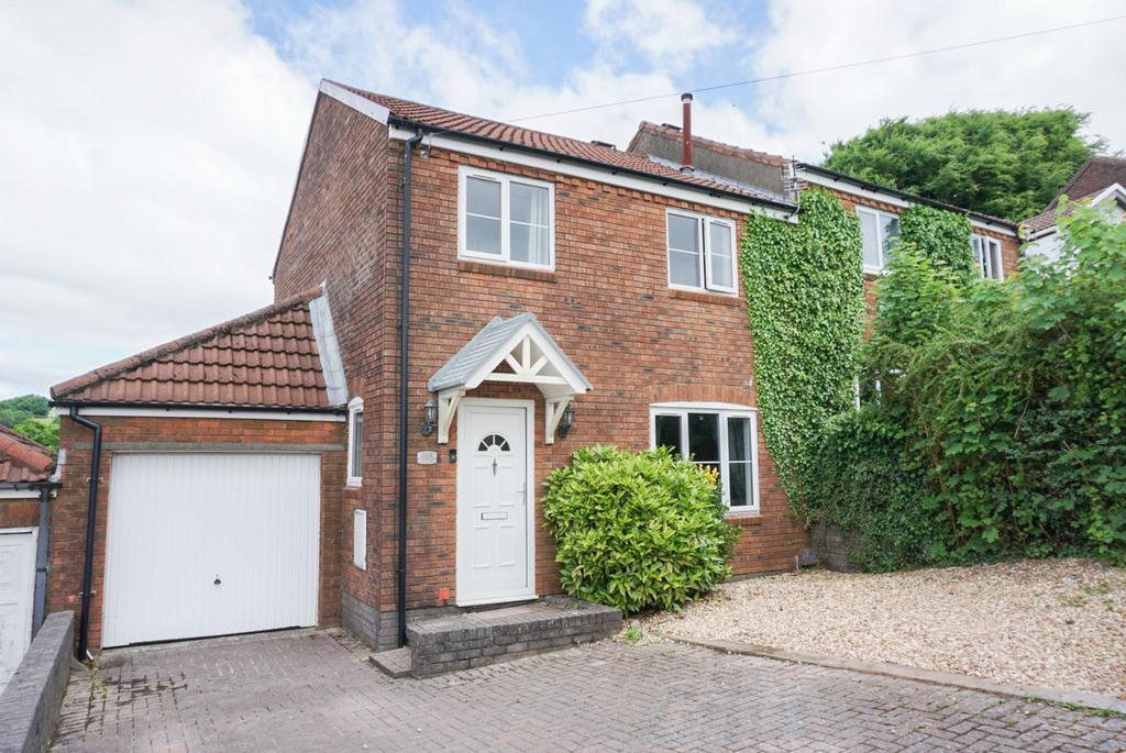 Cotswold Way, Risca, NP11 3 bed semidetached house for sale £200,000
