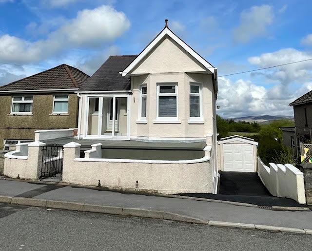 Waterloo Road, Penygroes, Llanelli, SA14 3 bed detached house for sale