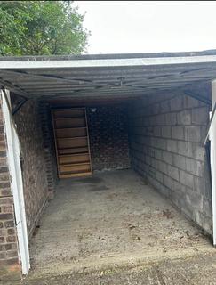 Garage to rent, 18 Hadlow Road, Kent DA14