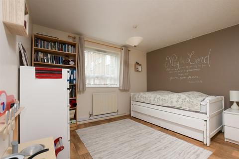 2 bedroom ground floor flat for sale, Laburnum Grove, Northfleet, Gravesend, Kent