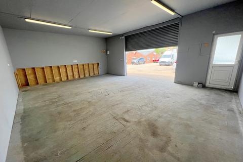 Industrial unit to rent, Bridge Road, Lymington, Hampshire. SO41 9BY