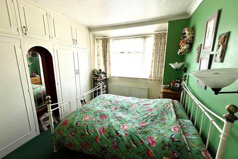 33 Cedarcroft Road, Chessington, KT9 1RS