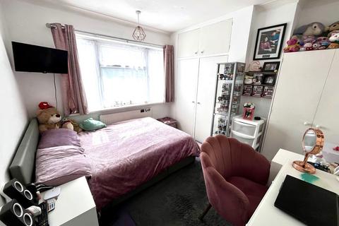 33 Cedarcroft Road, Chessington, KT9 1RS