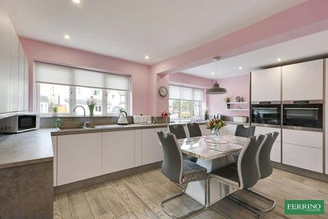 4 Bishops Gate, Lydney, GL15 5TG