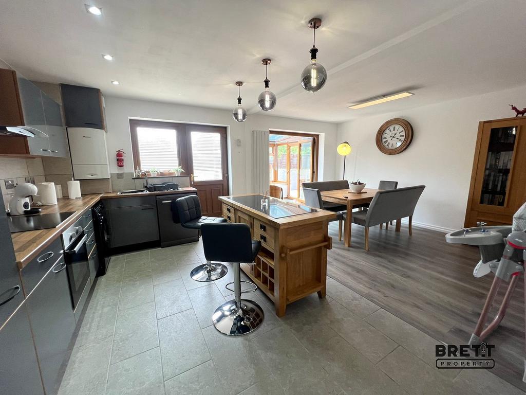 Kitchen/Dining