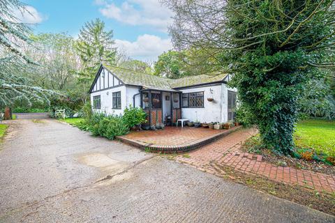3 bedroom detached bungalow for sale, Holyoak Lane, Hockley, SS5
