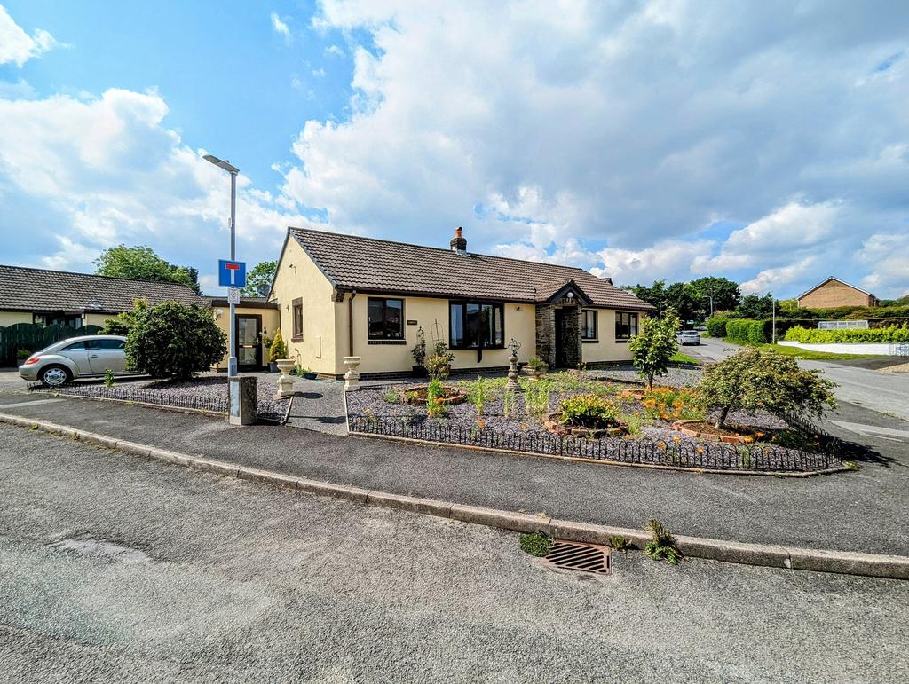 Peniel, Carmarthen, Carmarthenshire. 3 bed detached house for sale £