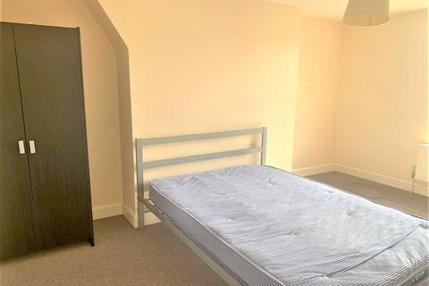 1 bedroom in a flat share to rent, (3rd Bedroom) 59B Surbiton Road, Kingston upon Thames, Surrey